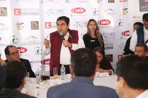 Presupuesto para obra pública se quedará en Puebla, afirma Barbosa