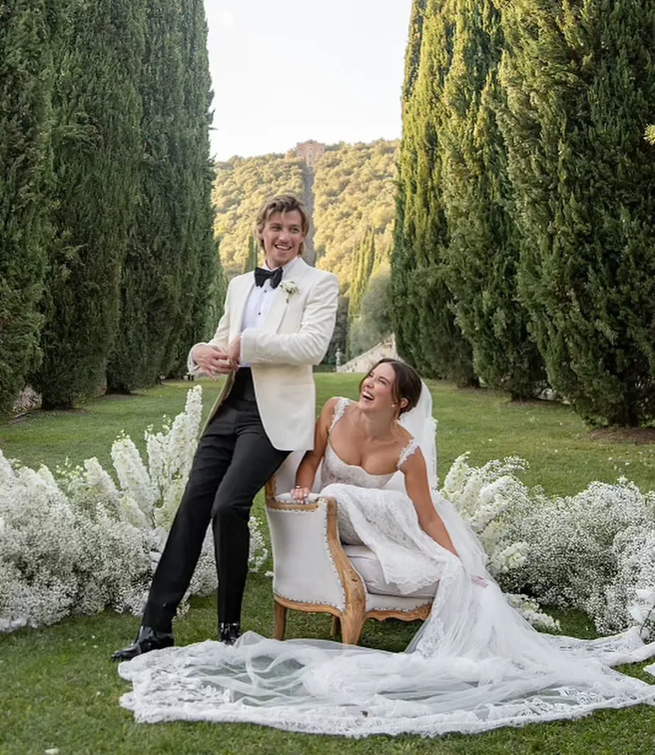Millie-Bobby-Brown-comparte-primeras-fotografías-de-su-boda-con-Jake-Bongiovi-_1_