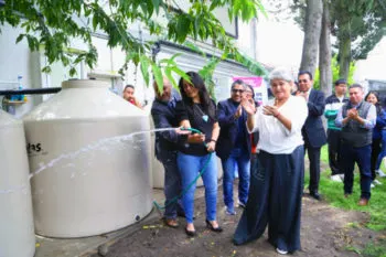 Ayuntamiento de Puebla proporciona captadores de agua de lluvia a instituciones educativas