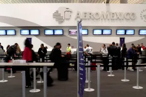 Desde febrero Aeroméxico te cobrará por la primera maleta documentada