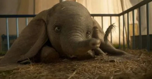 Difunden posters de la nueva versión de Dumbo