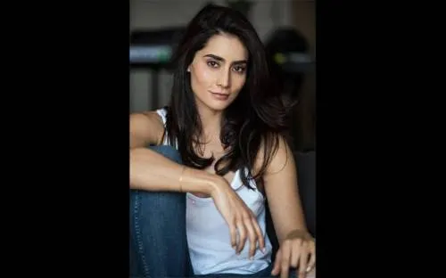 Paola Núñez es una mujer de época en la serie The Son