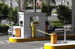 Avalan foros de discusión para cobro de estacionamientos en centros comerciales