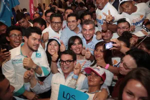Con batucada los jóvenes muestran su apoyo a Tony Gali