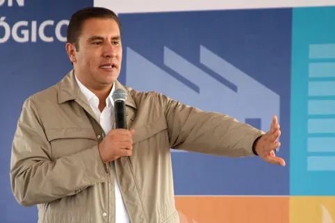 Ya tiene las escrituras de su nueva casa Oswaldo Zamora Barragán