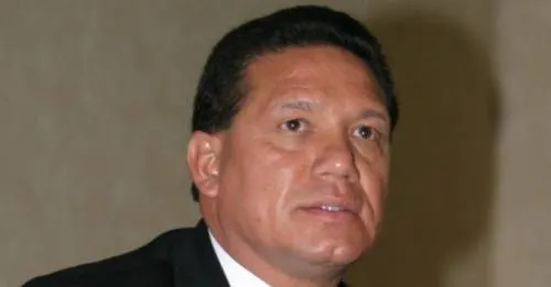 Diputados dan entrada a recurso de Arango para revocar inhabilitación