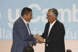 La educación es terrorífica en México, afirma presidente de TV Azteca