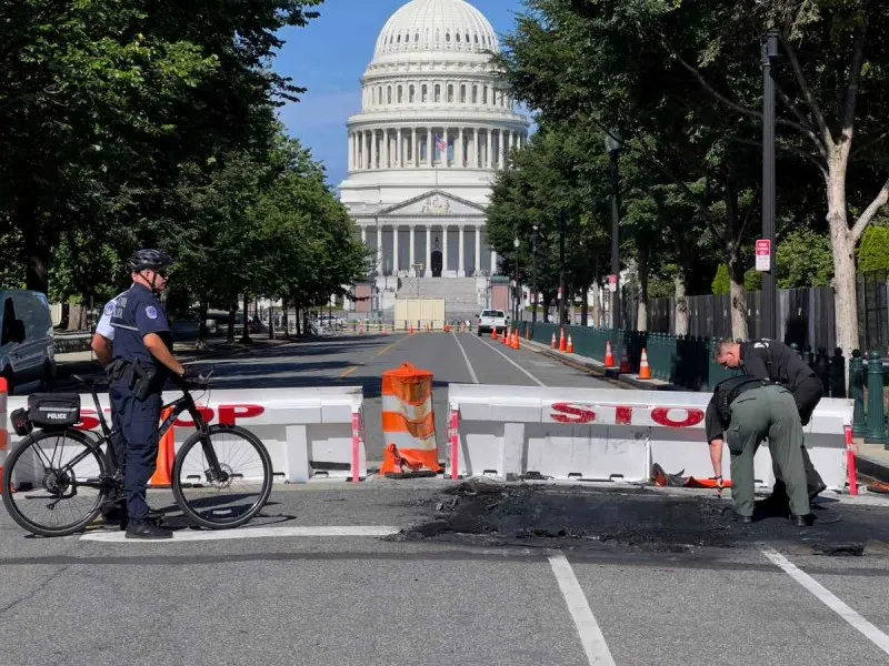 Se suicida un hombre tras chocar su coche contra valla del Capitolio de EUA