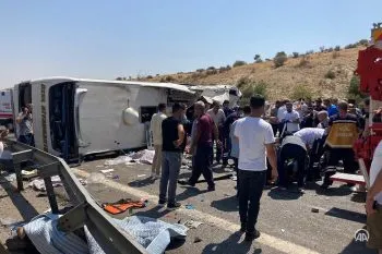 Accidente en carretera arrebata la vida a 16 personas en Turquía