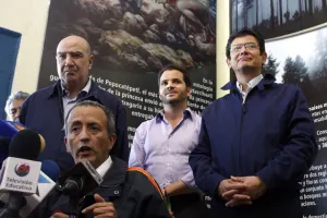 Visitantes y pobladores violan radio de seguridad del volcán