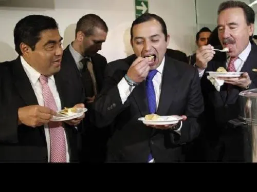 Senadores gastan 27 millones de pesos… ¡en snacks!