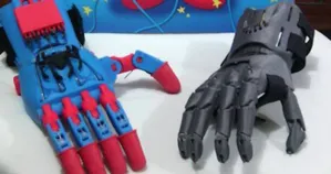 Mexicano crea prótesis de mano y brazo con impresoras 3D