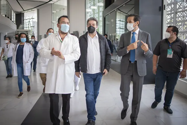 Supervisan Esparza Ortiz, Luciano Concheiro y López Borbolla sede de vacunación BUAP