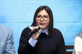 Se atrinchera Genoveva
