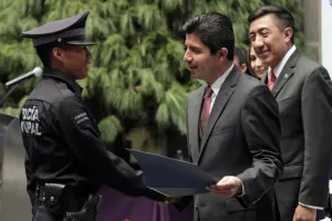 Eduardo Rivera toma protesta a última generación de cadetes de su gobierno
