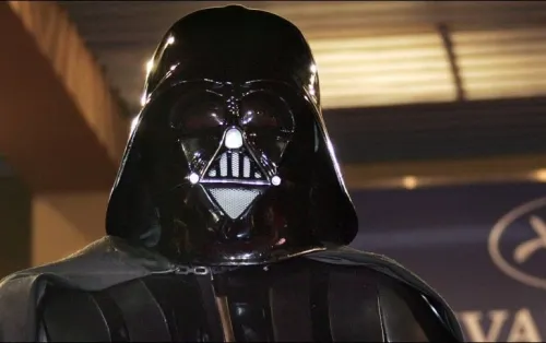 Disfraz de “Darth Vader” a subasta; esperan que alcance dos MDD