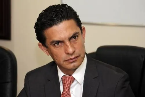 Fracasa Carlos Martínez en su intento de tomar el control de la sede del PRD