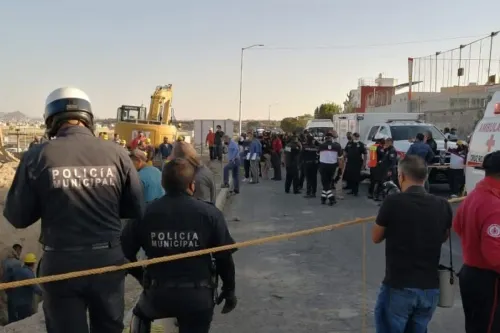 Tres trabajadores quedan bajo escombros en construcción de Hidalgo
