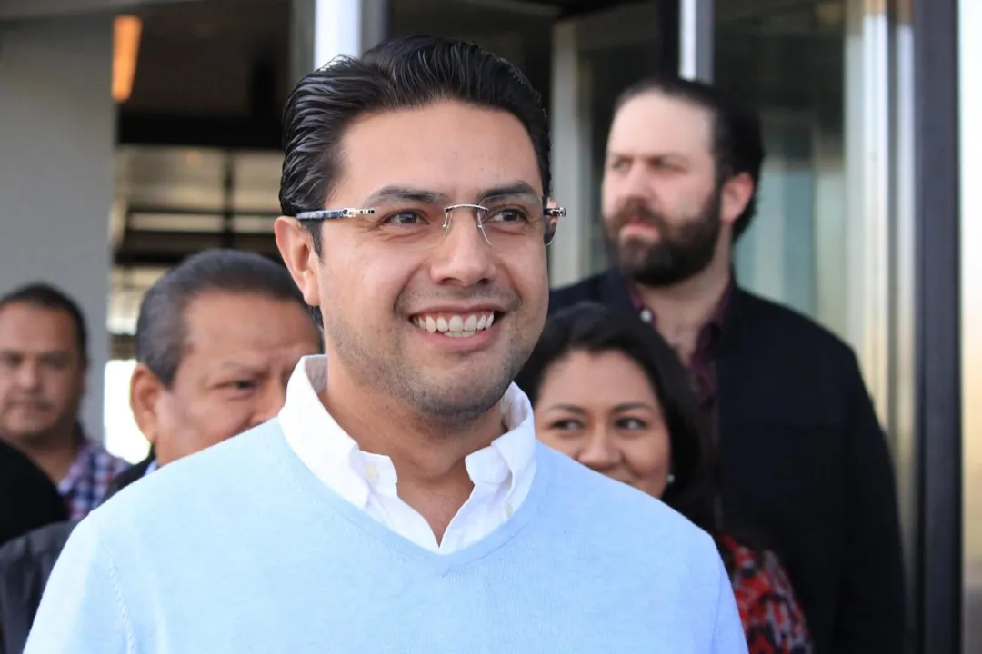 Candidatura de Giles, a punto de caerse por seguir utilizando título falso de abogado