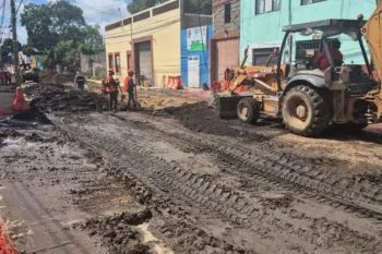 Agua de Puebla sustituye drenaje sanitario en la 11 Oriente; beneficia a 2 mil 800 vecinos de Azcárate y Analco