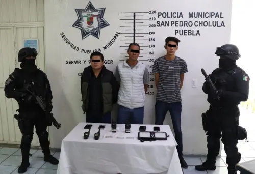Detienen en San Pedro Cholula a 3 por posesión de equipo de seguridad pública