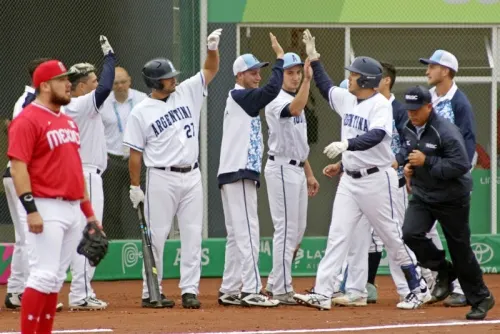 México gana en softbol y sigue con la mira en semifinal de Lima 2019