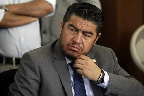 Por trabajar en la vía pública sin autorización del Ayuntamiento artista urbano fue detenido