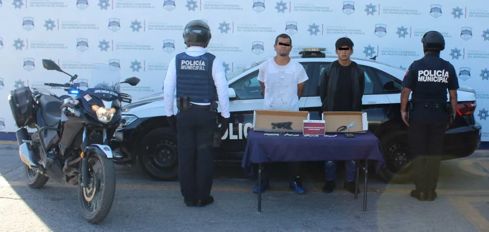 Detuvo policía municipal de Puebla a dos hombres  dedicados al robo a repartidor