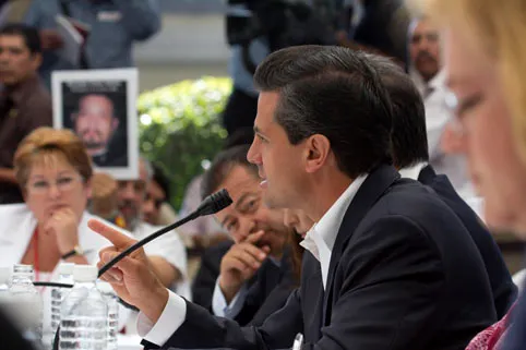 En Ajalpan marchan miles en apoyo a Peña Nieto y Lisandro Campos