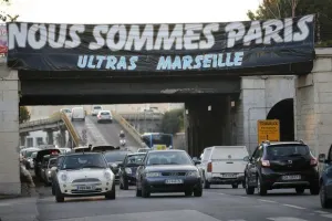 Marchas silenciosas en toda Francia tras los atentados de París