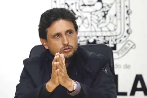 Ingresa licencia de JJ en el Congreso de Puebla