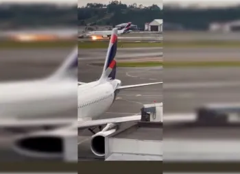 Se incendia avión al realizar aterrizaje de emergencia