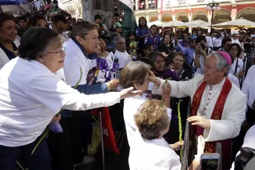 Encabeza arzobispo procesión de Viernes Santo; acudieron 150 mil fieles