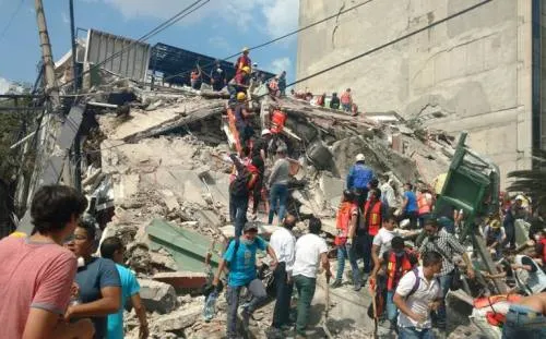Fuerte sismo en México deja 50 muertos; reportan derrumbes y severos daños
