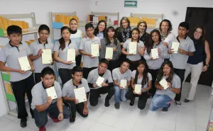 Voluntariado SEDIF y SGG entregan más de 500 libros a Casa del Estudiante