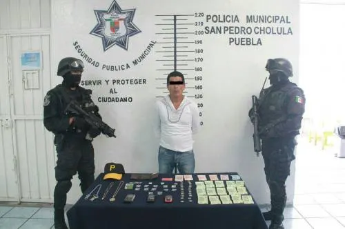 Detienen en San Pedro Cholula a presunto narcomenudista
