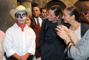Voluntariado de SEP y SGG realiza exposición de ofrendas