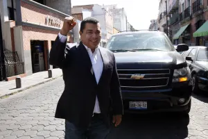 López Zavala no descarta abandonar al PRI para irse a Morena