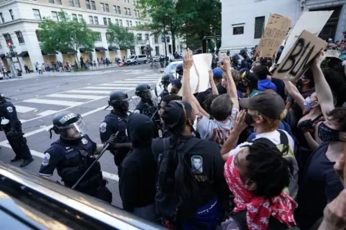Washington decreta toque de queda tras manifestaciones cerca de la Casa Blanca por George Floyd