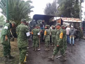 Ejército limpia zona inundada en Iztapalapa tras lluvia