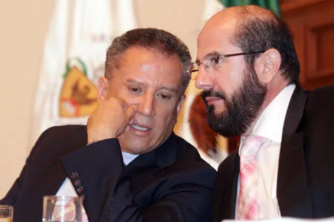 Reconoce EAI a tesorero y contralor universitarios
