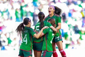 México derrota 3-2 a Paraguay y avanza a semifinales de la Copa Oro Femenina