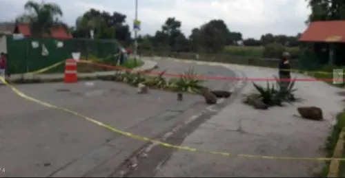 Aparecen dos socavones en Coronango
