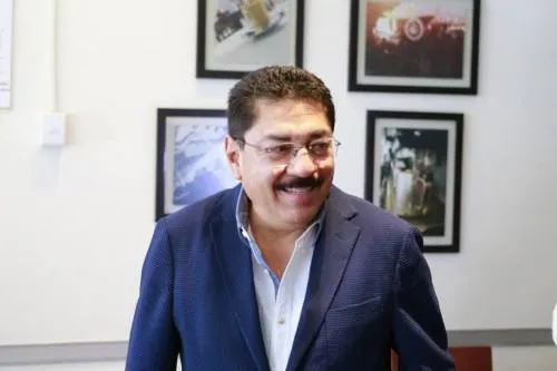Seguidores de Ulises Ruiz lo abandonan por mostrar cercanía con Mario Marín