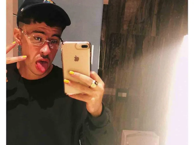 FOTO FB Bad BUNNY