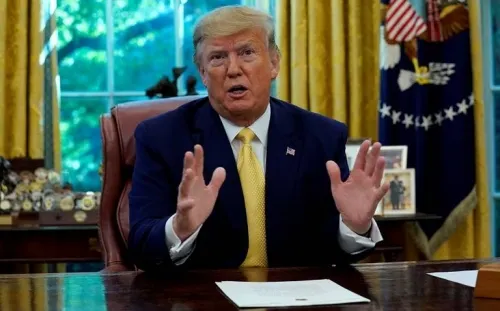 Trump retira acreditaciones a periodistas de Bloomberg