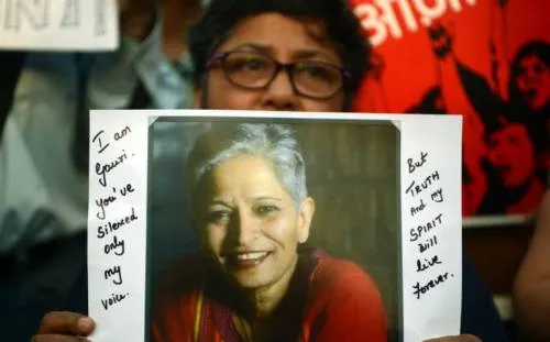 Asesinan a tiros a periodista india, crítica con el extremismo hinduista