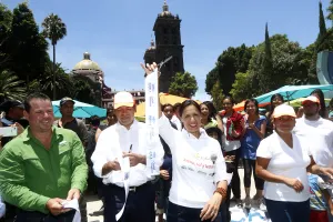 Inauguran playa artificial en zócalo; estará abierta hasta el 31 de agosto
