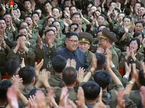 Kim Jong un encarga producir más cabezas de misiles
