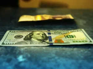 Dólar abre con mínimas pérdidas, se ubica en 21.16 pesos